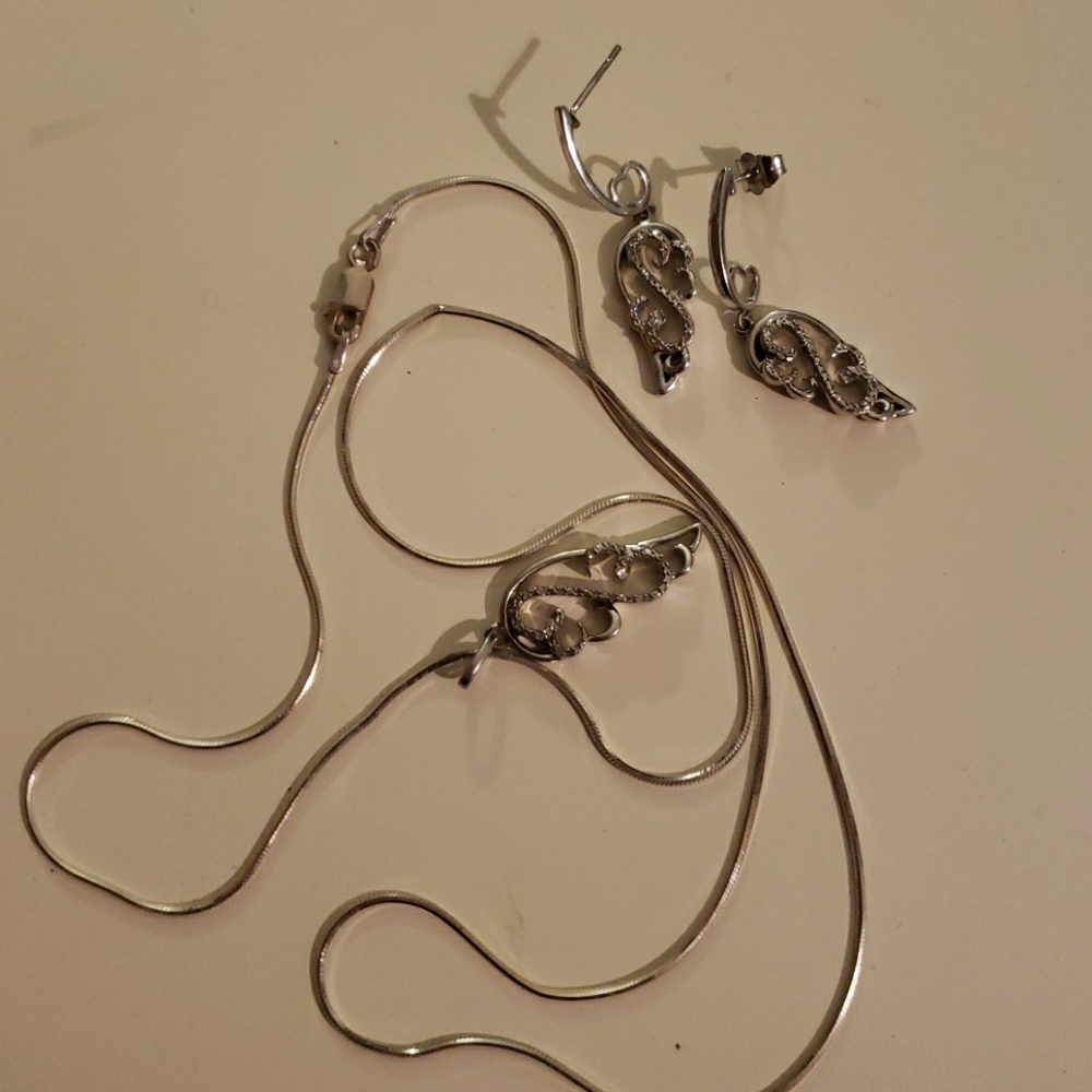Womens necklace and earrings set